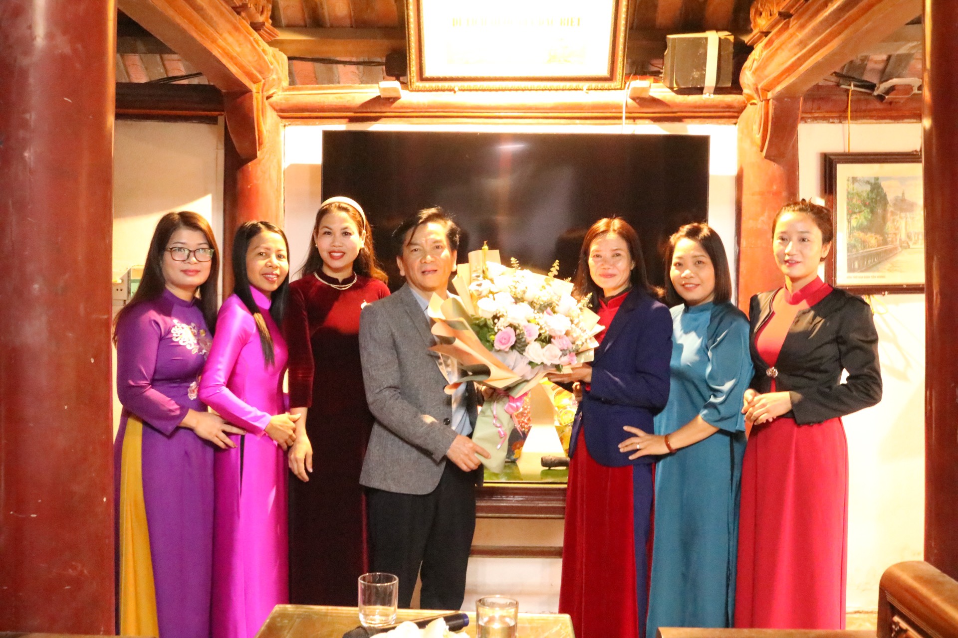 Công đoàn cơ sở Trung tâm Bảo tồn di tích LS - VH cố đô Hoa Lư tổ chức tọa đàm kỷ niệm 114 năm ngày Quốc tế phụ nữ 8/3