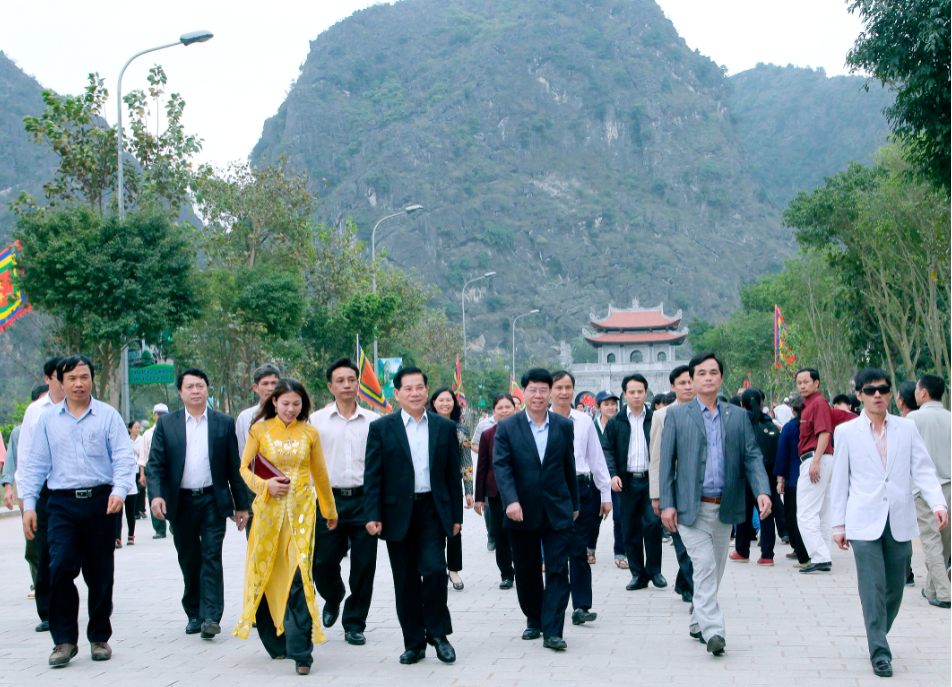 Nguyên Chủ tịch nước Nguyễn Minh Triết về thăm Cố đô Hoa Lư (10.03.2013)