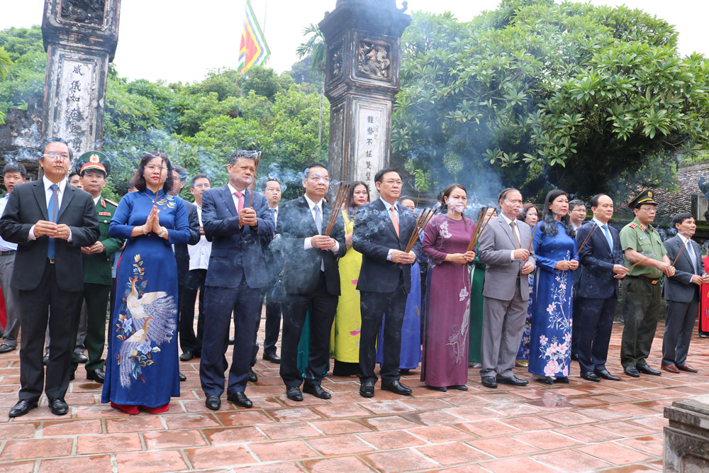 Đoàn đại biểu Thành phố Hà Nội dâng hương tưởng niệm  tại di tích quốc gia đặc biệt Cố đô Hoa Lư